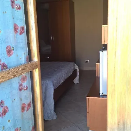 Al 32 Y 3 Bed and Breakfast 2*